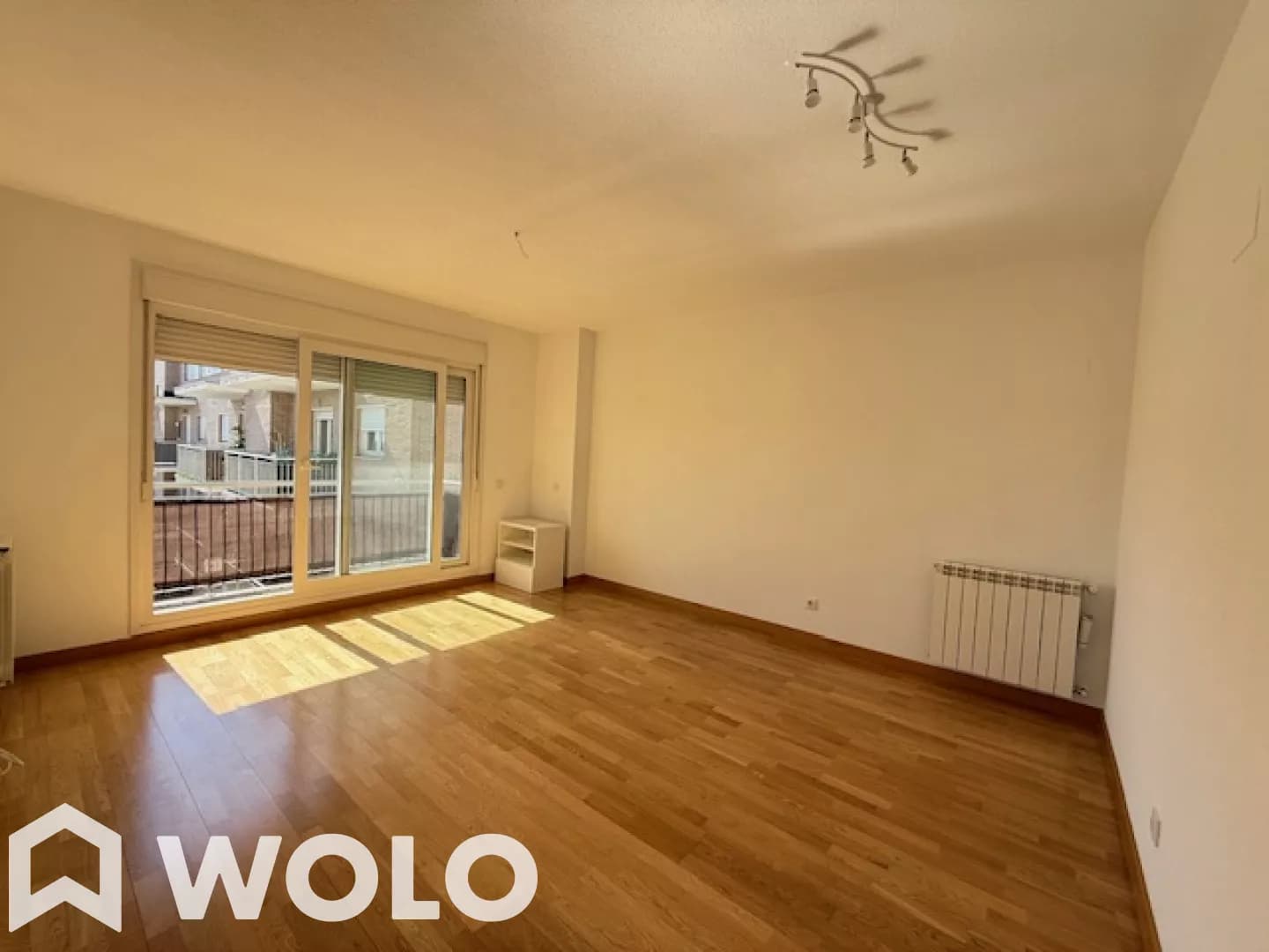 Piso en alquiler en Avenida De Los Almendros