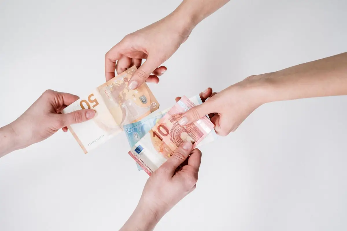 ¿Cómo configurar una transferencia periódica en mi banco?
