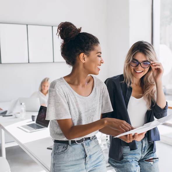Equipo de expertos inmobiliarios de Wolo listo para atender consultas