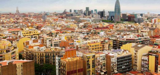 Nueva ley catalana que multará a los grandes tenedores inmobiliarios si no actúan contra los okupas